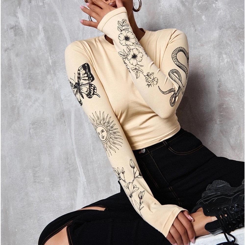 BLACK Long Sleeve Cropped Graphic Tee